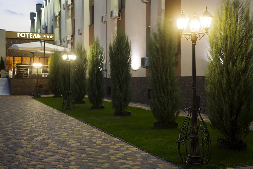 Grand Sport Hotel Brovary Exteriör bild