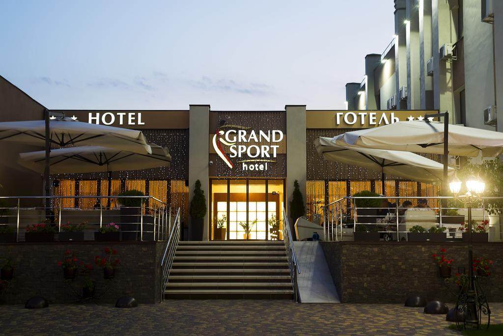 Grand Sport Hotel Brovary Exteriör bild