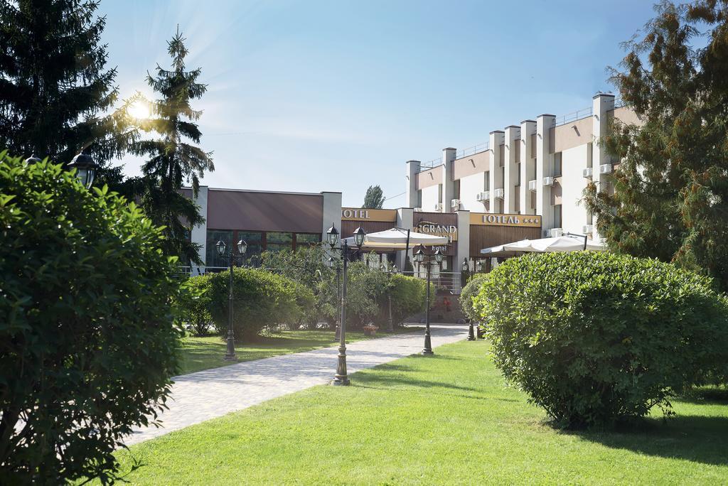 Grand Sport Hotel Brovary Exteriör bild
