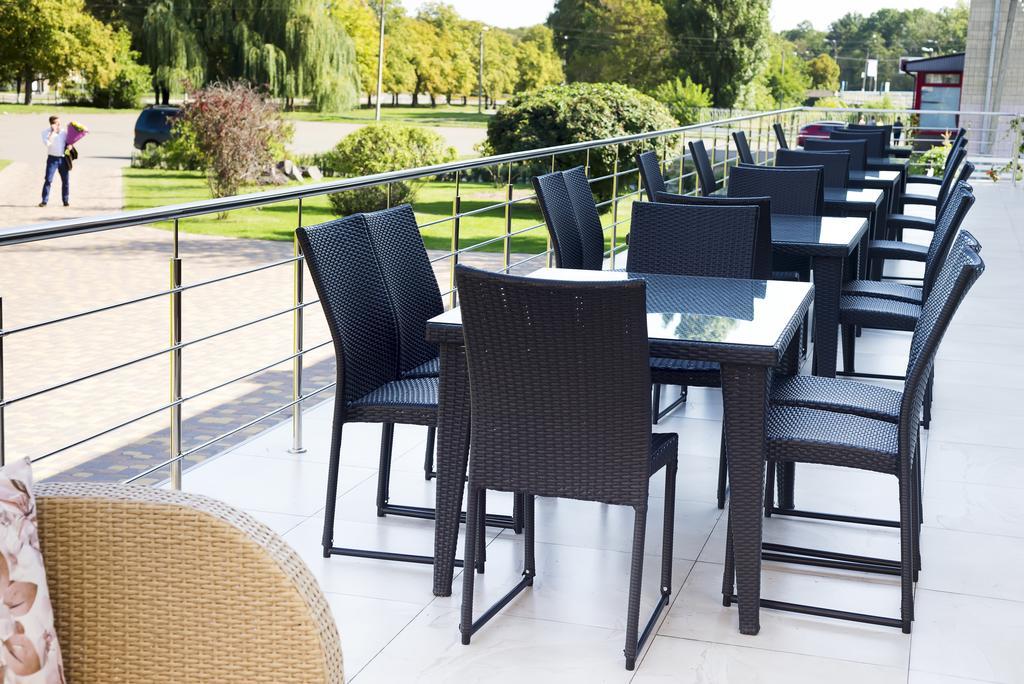 Grand Sport Hotel Brovary Exteriör bild